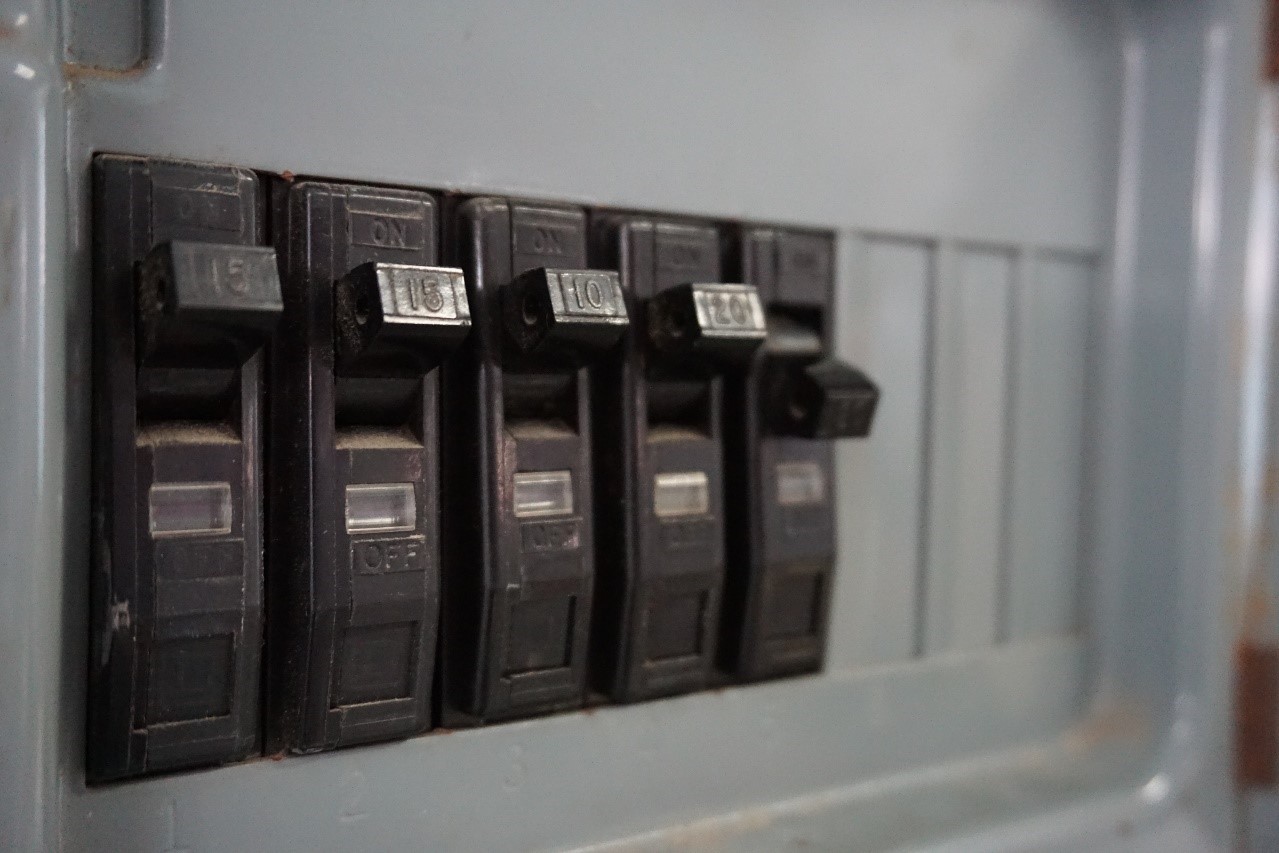 The Different Types of Circuit Breakers MTAEE